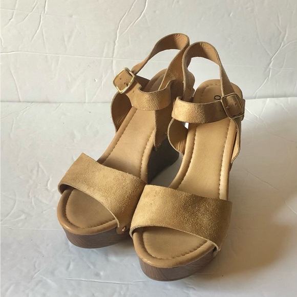 Dibi Wedge Shoes , Almost new. Tan Color SZ 10M - Picture 5 of 6